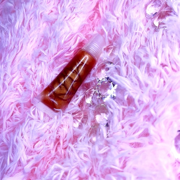 Golden Goddess Gloss - Picture 1 of 2